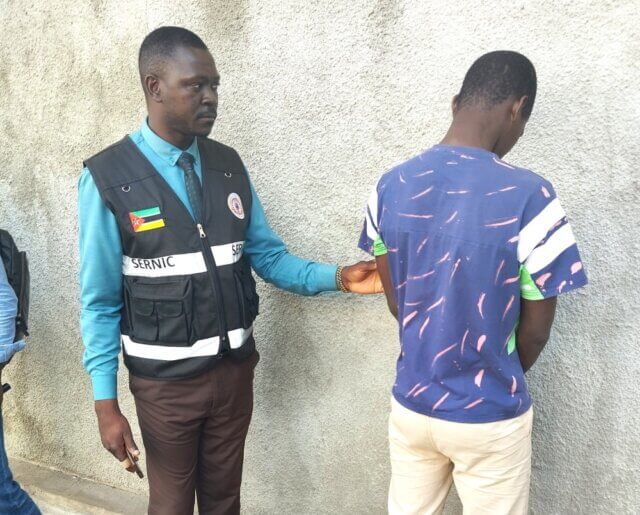 Jovem detido por violação e homicídio de trabalhadora sexual em Sofala