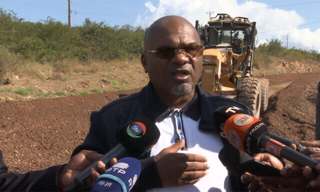 Progresso das obras na estrada Guruè-Nampevo desagrada Ministro das Obras Públicas
