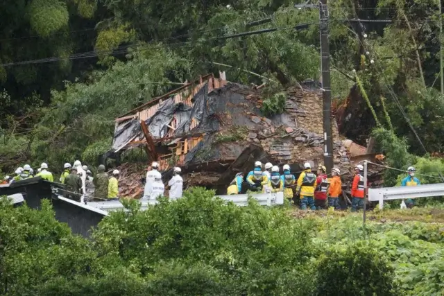 Quatro pessoas desaparecidas após deslizamento de terras no Japão