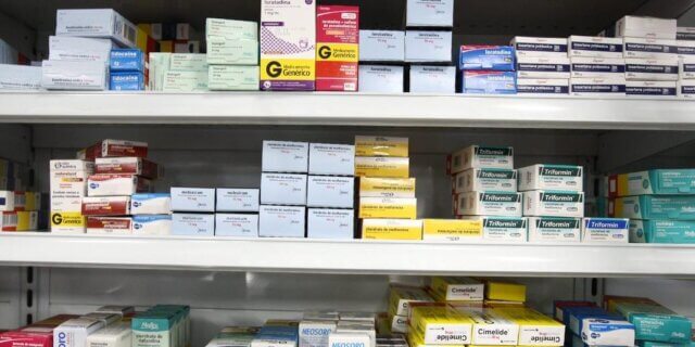 Supermercados autorizados a vender medicamentos sem prescrição médica