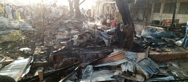Incêndio destrói bancas e deixa rastro de devastação no mercado central de Gilé