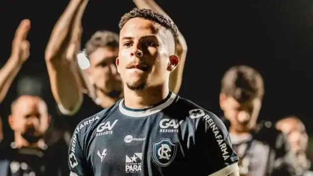 Jovem jogador brasileiro de 22 anos morto a tiro após partida de futebol