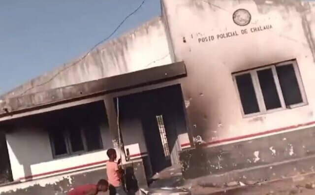 Conflito político em Chalaua resulta em incêndio de posto policial e viatura