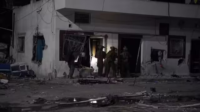 Forças de Defesa de Israel no hospital Kamal Adwan resulta na prisão de 100 membros do Hamas