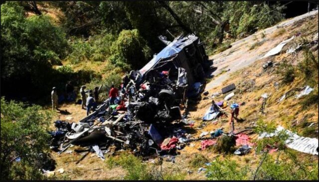 Colisão fatal entre autocarro e camião no México deixa oito mortos