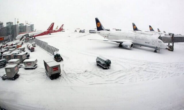 Nevões provocam encerramento de aeroportos na Europa