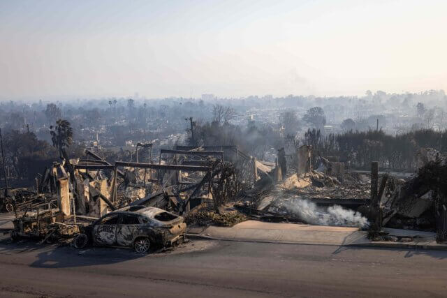 Los Angeles implementa medidas urgentes para acelerar recuperação pós-incêndios