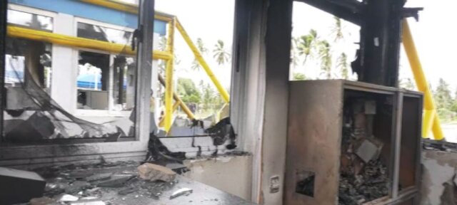 Inhambane- Protestos levam à destruição total das portagens na EN1