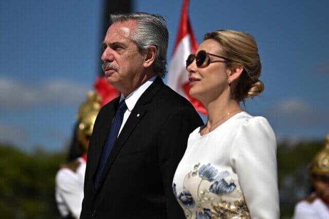 Ex-Presidente da Argentina indiciado por agressão à ex-esposa