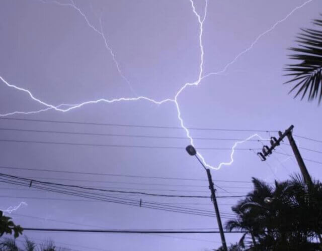 Descargas atmosféricas causam 17 mortos e afectam centenas na Zambézia