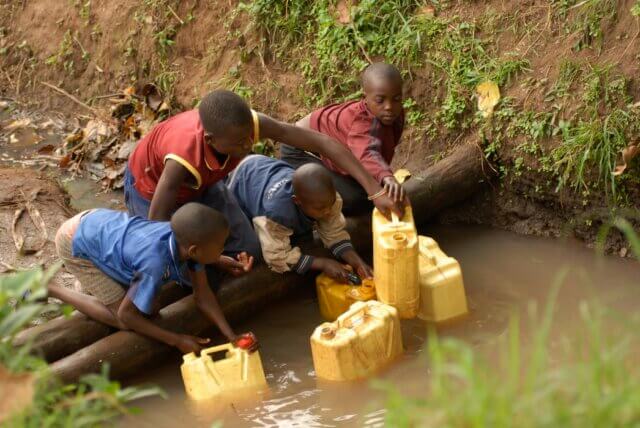 Inhambane- Autoridades de saúde desaconselham consumo de água das valas de drenagem