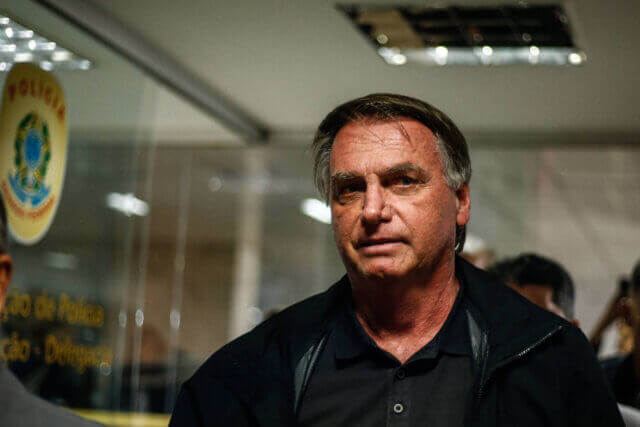 Bolsonaro denuncia exclusão das eleições como atentado à democracia