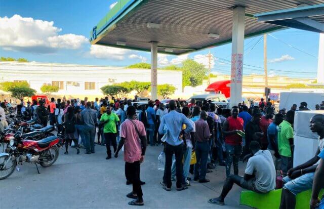 Escassez de gasolina em Tete gera filas e caos no trânsito