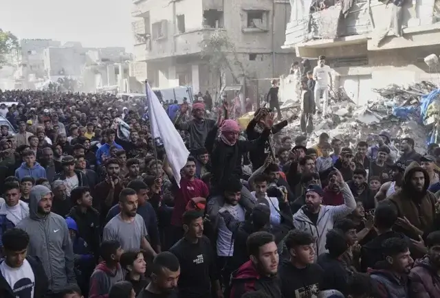 Milhares de palestinianos protestam contra o Hamas no norte de Gaza