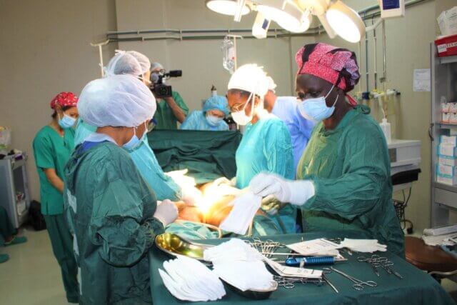Hospital Militar de Maputo cria comissão para investigar suspeita de erro médico em cirurgia