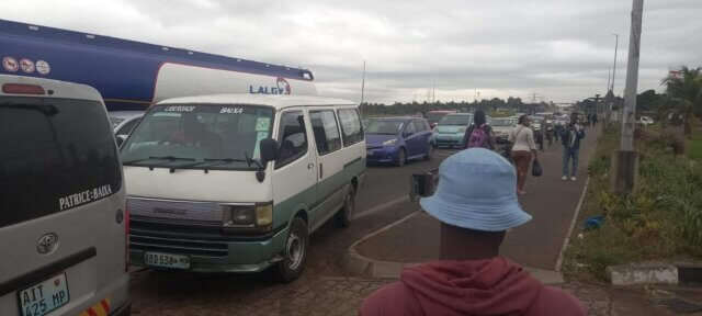 Transportadores paralisam circulação em Maputo em protesto por detenções e tarifas de portagem