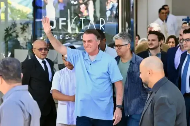Bolsonaro recebe alta após cirurgia abdominal