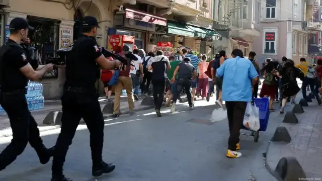 Polícia turca reprime Marcha do Orgulho em Istambul com pelo menos 30 detenções