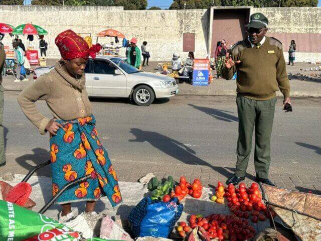 Polícia Municipal de Maputo dá ultimato a vendedores informais no Xiquelene