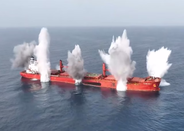 Houthis atacam e afundam navio grego no Mar Vermelho
