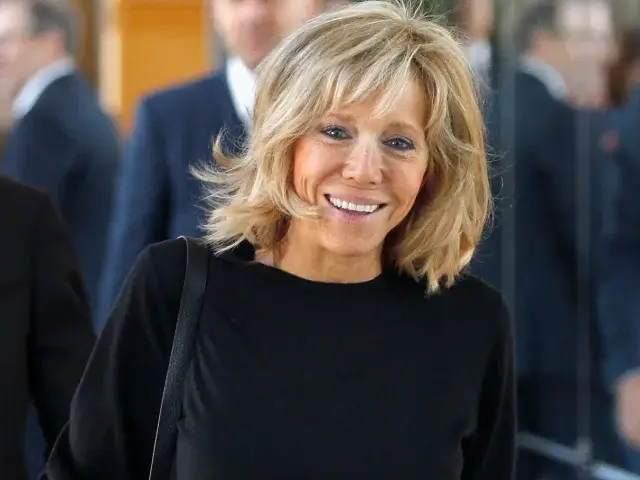 Fake news sobre esposa de Macron leva caso à justiça