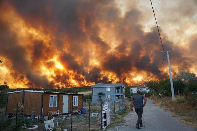 Incêndios devastam regiões da Turquia e causam danos significativos