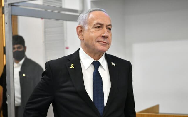Intoxicação alimentar de Netanyahu adia depoimento no julgamento por corrupção
