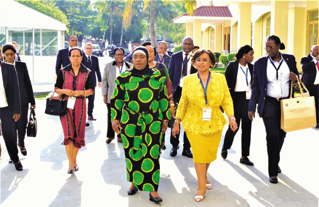 Margarida Talapa inicia visita à Suíça para Conferência de Mulheres Presidentes de Parlamentos