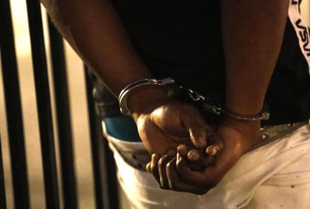 Homem de 47 anos detido na Matola por posse ilegal de arma de pressão