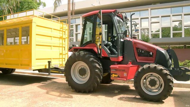 Inhambane recebe dez tractores articulados para melhorar transporte