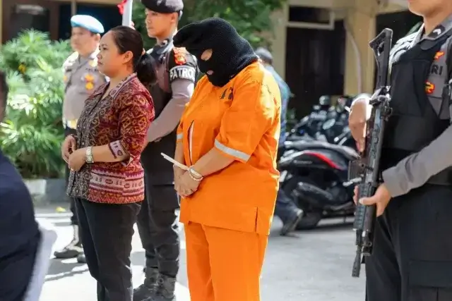 Peruana detida em Bali por tentar traficar cocaína oculta em brinquedo sexual