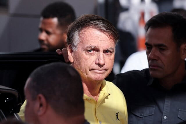 Bolsonaro convocado a explicar suspeitas de coação e planeamento de fuga
