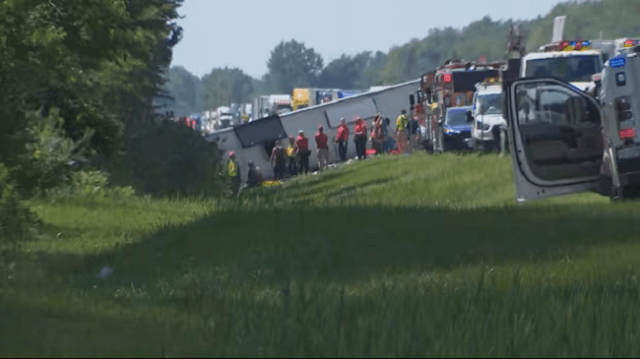 Despiste de autocarro turístico em Nova Iorque causa cinco mortes e dezenas feridos