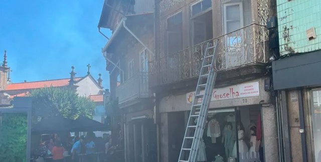 Homem provoca incêndio em casa para fugir a despejo