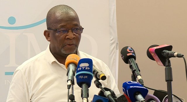 Novas leis de mídia em Moçambique geram críticas de Tomás Vieira Mário