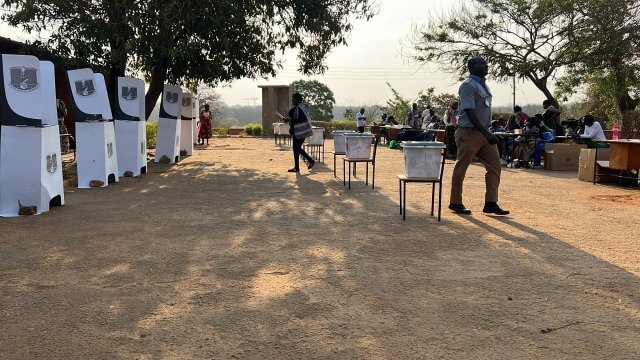 Quatro candidatos presidenciais do Malawi reconhecem derrota nas eleições gerais
