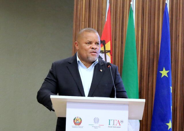 Ministro da Agricultura envolvido em escândalo de exploração ilegal de madeira em Sofala