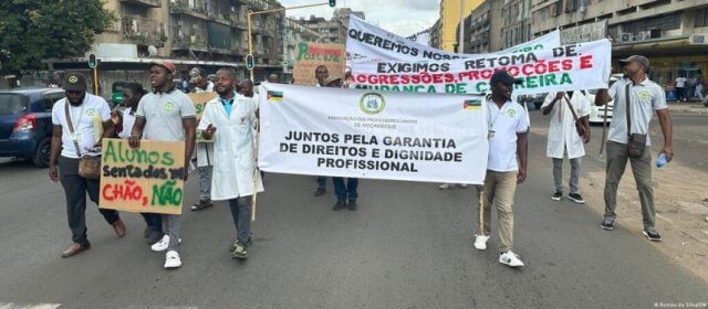 Professores em Manica retomam paralisação por falta de pagamento de horas extras