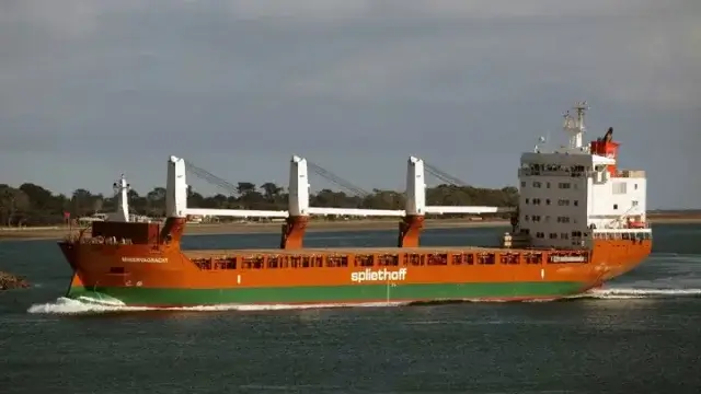 Navio holandês atacado ao largo do Iémen fica à deriva após resgate da tripulação