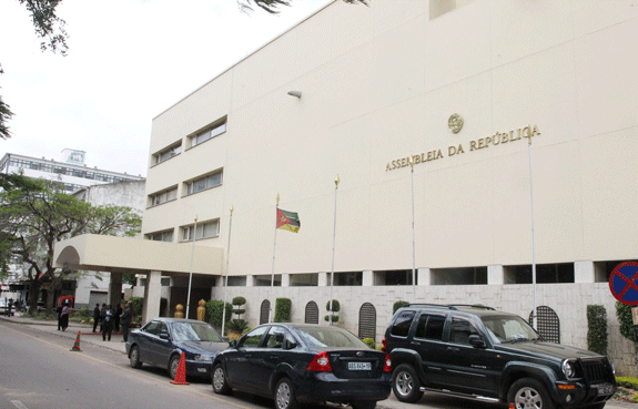 Assembleia da República avança para redução do uso de papel