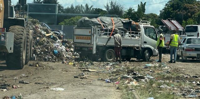 Maputo multa automobilista por despejo ilegal de lixo