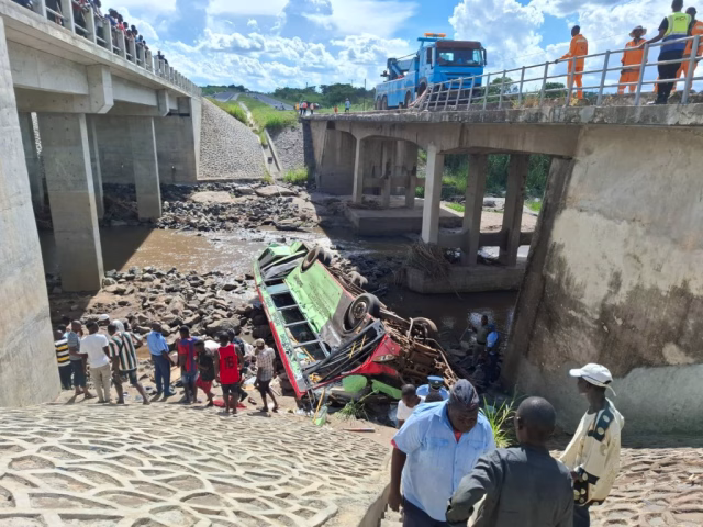 Acidente na ponte de Metuchira deixa 10 mortos