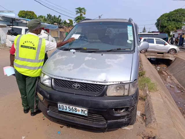 Maputo inicia remoção de veículos abandonados em 48 horas