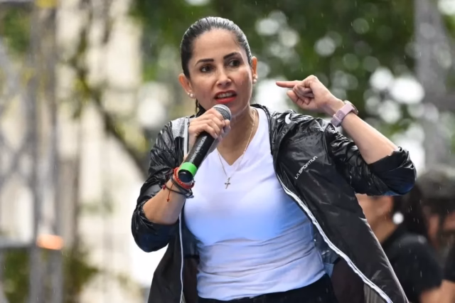 Ex-candidata presidencial do Equador Luisa González detida por suspeita de branqueamento de capitais