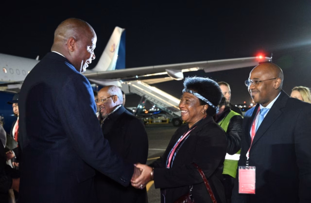 Presidente de Moçambique se reúne com estudantes em Moscovo durante