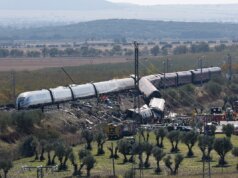 Colisão de dois comboios de alta velocidade deixa 68 mortos em Espanha