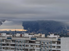 Ataque ucraniano com 600 drones paralisa aeroportos em Moscovo