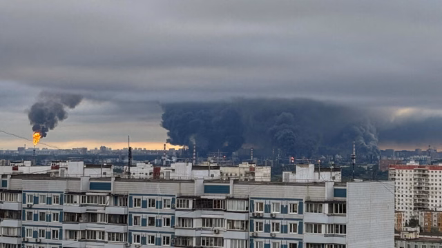 Ataque ucraniano com 600 drones paralisa aeroportos em Moscovo